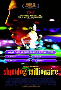 Affiche du film Slumdog Millionaire de Danny Boyle, drame romantique oscarisé se déroulant dans les bidonvilles de Mumbai