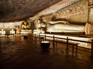 Dambulla : bouddhas dans la roche