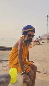 Saddhu sur les ghats de Varanasi